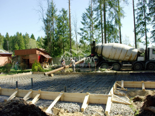 Заливка фундамента – железо-бетонной монолитной плиты под строительство каркасного дома по проекту КД 029, г. Зеленогорск